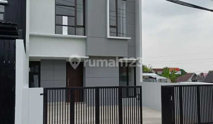 Modern Minimalist 2-Story New House in a Comfortable, Ready-to-Live Environment in Cihanjuang, Bandung Modern Minimalist 2-Story New House in a Comfortable, Ready-to-Live Environment in Cihanjuang, Bandung