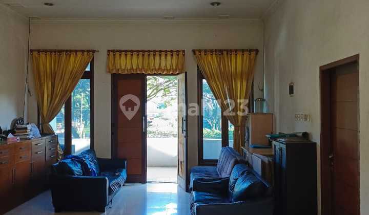 SPACIOUS, COMFORTABLE, WELL-MAINTAINED, LUSH HOUSE READY FOR OCCUPANCY ON MAIN ROAD JL. DJUNJUNAN BANDUNG SPACIOUS, COMFORTABLE, WELL-MAINTAINED, LUSH HOUSE READY FOR OCCUPANCY ON MAIN ROAD JL. DJUNJUNAN BANDUNG