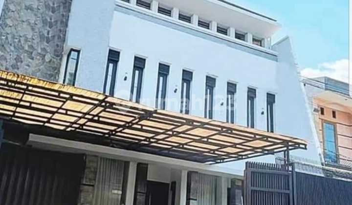 Rumah Luas Nyaman Tengah Kota 3 Lantai Full Furnished Siap Huni di Pajajaran Bandung