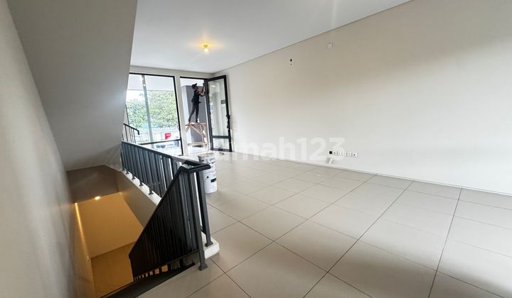 QUICK 3-STORY SHOPHOUSE IN A BUSY STRATEGIC LOCATION SUITABLE FOR ANY BUSINESS READY TO OCCUPY IN PANCATENGAH NEW CITY PARAHYANGAN KBP BANDUNG