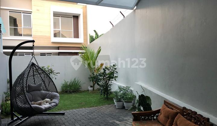 RUMAH CANTIK TERAWAT 2 LANTAI SIAP HUNI DI SAYAP SETRADUTA BANDUNG