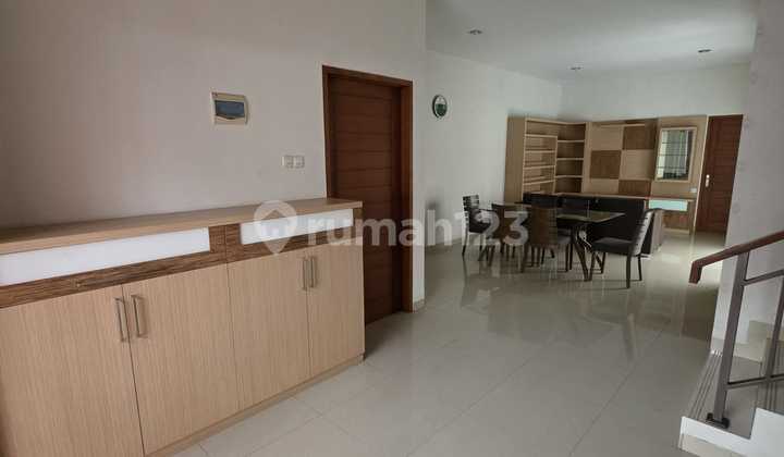 Rumah Bagus 2 Lantai Full Furnished Siap Huni di Setraduta Bandung 1