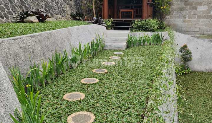 Rumah Luas 2 Lantai Full Furnished Siap Hun di Setraduta Bandung