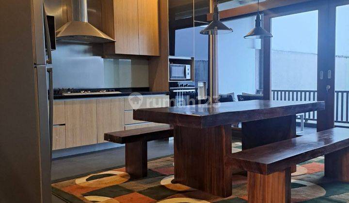 Rumah Keren 2 Lantai Full Furnished Lingkungan Nyaman Siap Huni Di Setraduta Bandung 1