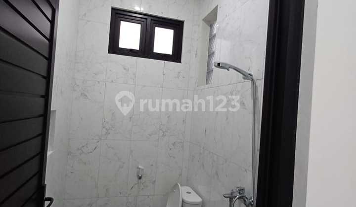 Spacious, comfortable, clean, ready-to-occupy house in Gegerkalong, Bandung. 2