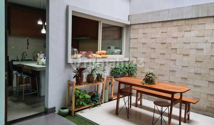 For Sale House in Taman Mutiara Complex, Cimahi For Sale House in Taman Mutiara Complex, Cimahi