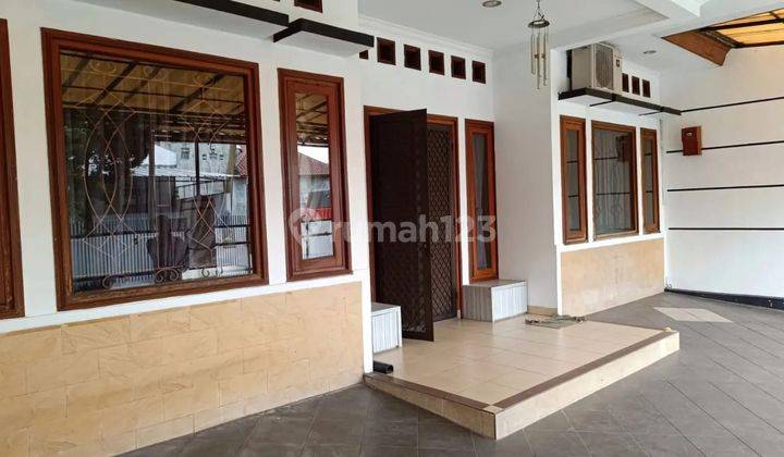 Disewakan Rumah Siap Huni Nyaman Terawat Strategis di Taman Kopo Indah 2 Bandung 1