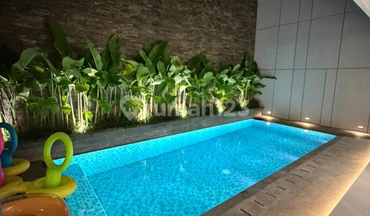 Dijual Rumah Baru Classic Modern dengan Kolam Renang di Singgasana Pradana Darmakusuma 2