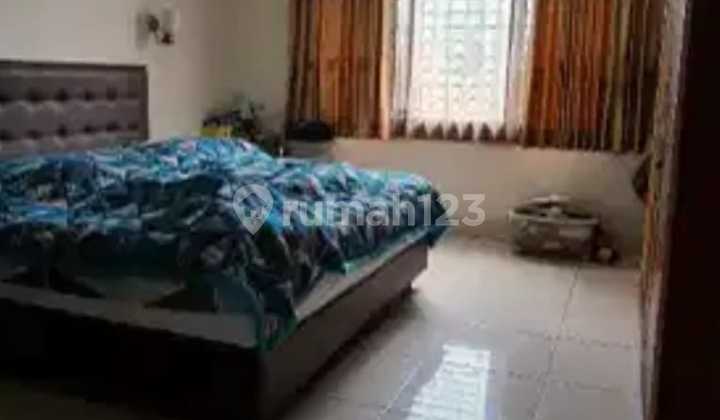 For Quick Sale!! Comfortable Move-in Ready House in Taman Kopo Indah 3 (TKI 3), Fully Furnished, Newly Renovated, Front Road Access for 3 Cars. 2