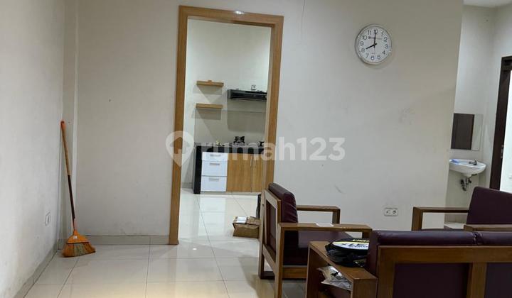 SPACIOUS 3-STORY COMFORTABLE WELL-MAINTAINED READY-TO-OCCUPY HOUSE IN SINGGASANA BANDUNG 2