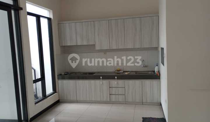 For Rent Well-Maintained House Ready to Occupy in Taman Kopo Indah (TKI) V, Sherwood