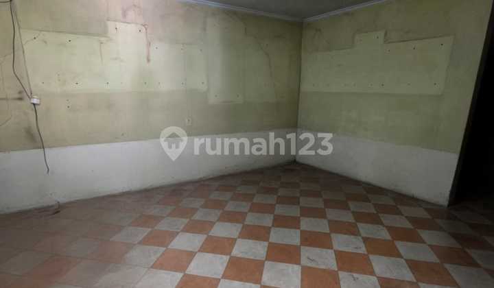 For Sale Fast 2-Story House in Taman Sakura, Central Bandung 2