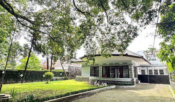 RUMAH LAMA ASRI NYAMAN SEJUK TERAWAT SIAP HUNI DI SAYAP DIPONEGORO BANDUNG 1