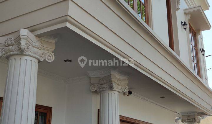 Rumah 2 LT Bagus Modern Mewah di Jakarta Timur 1