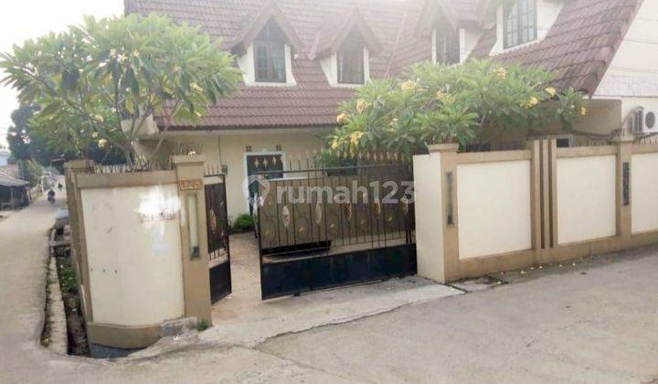 Rumah Unik 2 lantai  gaya Belanda di Jatiasih 1