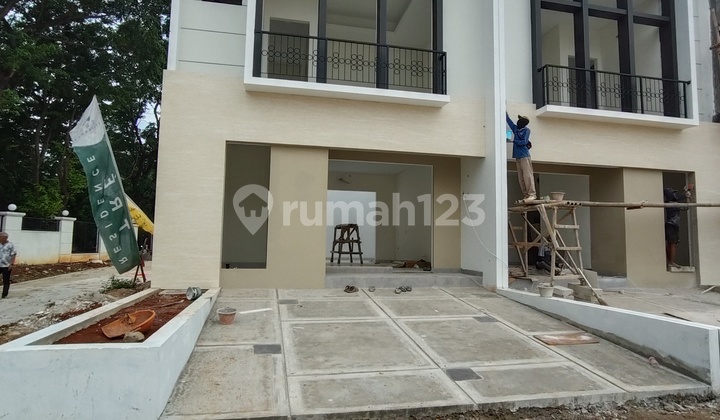 Unit Terbatas,rumah Mewah 2 Lantai Pinggir Jalan Dan Bebas Banjir Di Rawalumbu,bekasi