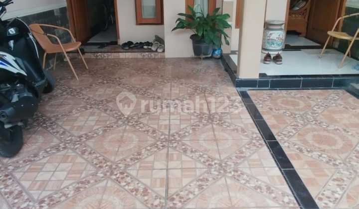 Rumah Rapih Siap Huni 2 Lantai di Tengah Kota Depok 2