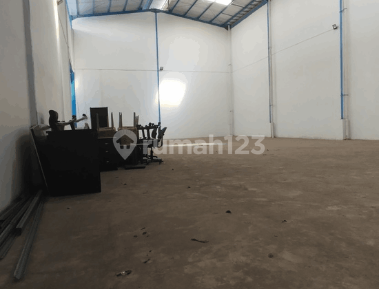 Daan Mogot Warehouse in Free Warehousing Complex iPL