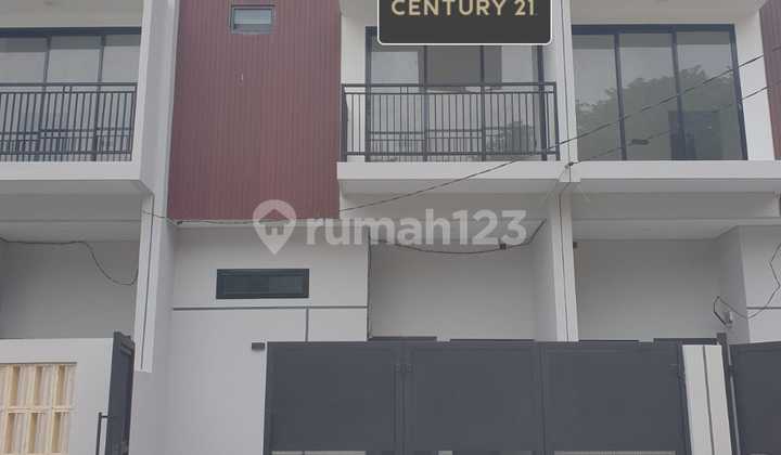 Special Price 2-Story Residence in Harapan Jaya Housing Area, Bekasi, Flood-Free 1