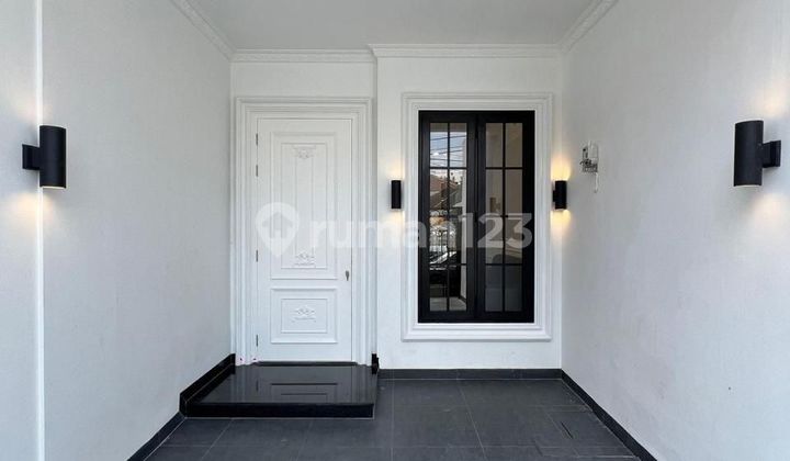 Rumah Keren Minimalis Siap Huni Style American Classic di Jakarta Barat