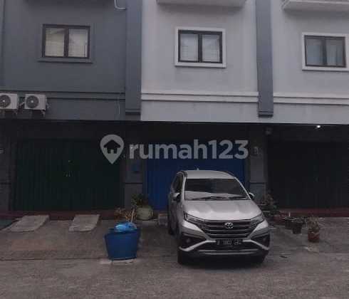 Ruko Toho Pik 3 1/2 Floors Ready-to-Occupy Building in North Jakarta Ruko Toho Pik 3 1/2 Floors Ready-to-Occupy Building in North Jakarta