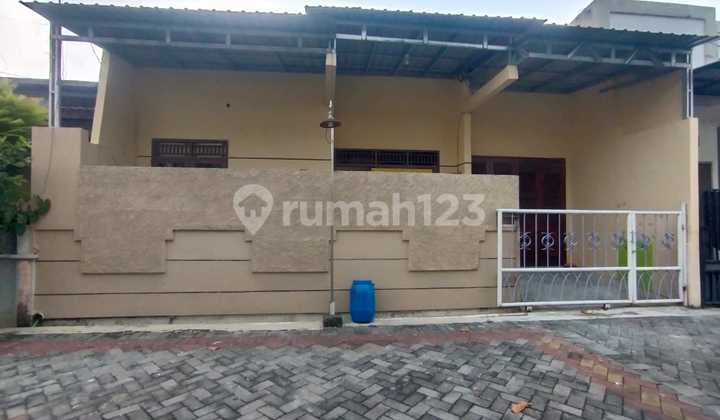 Disewakan Rumah 1,5 Lantai , Kt 3 , Km 2, Listrik 2200 W , Air Pam, Ada Garasi, Ada Carpot. Dekat Jalan Madukoro. 1