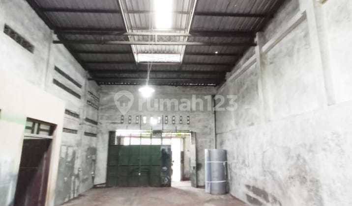 For Rent Commercial Space/Business Premises on Jl. Brotojoyo Semarang. On Main Road. Commercial Location. Near the Port.