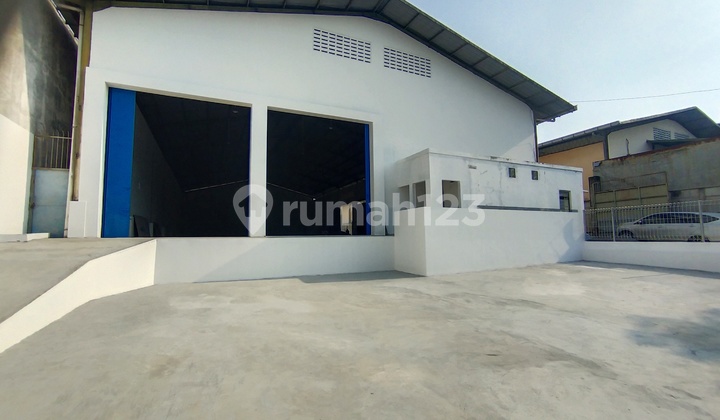 Sewa Gudang 1000m². Ada Loading Dock. Luas Gudang 800m². Lokasi Bawah. Tempat Datar. Akses Tronton , Trailer. Sewa Gudang 1000m². Ada Loading Dock. Luas Gudang 800m². Lokasi Bawah. Tempat Datar. Akses Tronton , Trailer.