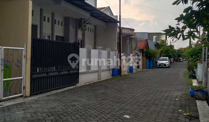 For Rent Flood-Free House. 1.5 Story Building. 3 Bedrooms + 2 Bathrooms. Tanah Mas Area, Semarang.