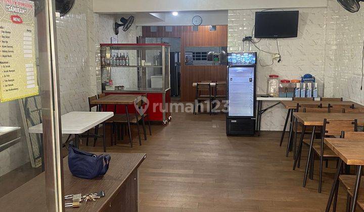 Ruko Wonodri Disewakan . Luas 200m² Dgn 2 Lantai . Ruko Siap Pakai, Pusat Keramaian . Dekat Sekolah , Dekat Universitas. 1
