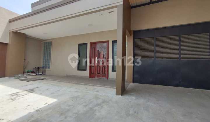 Warehouse / Business Space for Rent in the Center of Semarang City. On the Main Road Side. Near Toll Exit. Flood-Free. Commercial Location. 2