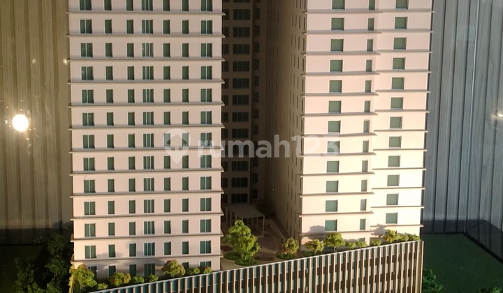 3 Bedroom Apartment in Louis Kienne Pemuda Fully Furnished with 4 Beds and Living Room 1
