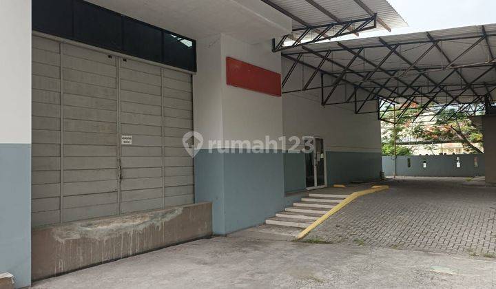 DISEWAKAN GUDANG BAGUS , SIAP PAKAI. Dekat Exit Toll Krapyak , Sewa Minim 2 th. Ada Pos Satpam ,  Air Artetis ,  Ada Kantor , Ada Loading dock ,  Tinggi Gudang 11,56 Meter .  Lantai Cor Beton  300 K.  Ada Kamar Mandi 5. 1