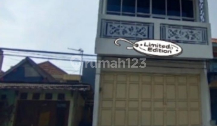 Disewakan Ruko 2 Lantai di Jl. Suyudono Semarang. Bebas Banjir. 2 Menit ke Jl. Jend. Sudirman. Dekat Pasar. Dekat Fasilitas Kesehatan. Tempat Komersial. 2