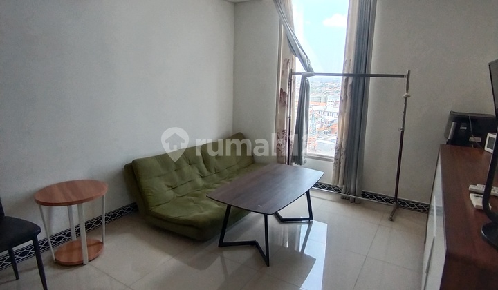 3 Bedroom Apartment in Louis Kienne Pemuda Fully Furnished with 4 Beds and Living Room 2