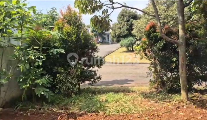 For Rent: Hook House in BSB, West Semarang. Close to the Lake, Near Uptown Mall, Near Health Facilities, Near University, Near Schools. 1