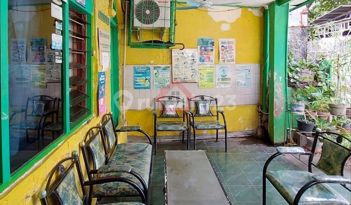 Old House with Land Calculation in Benhil, Central Jakarta Old House with Land Calculation in Benhil, Central Jakarta