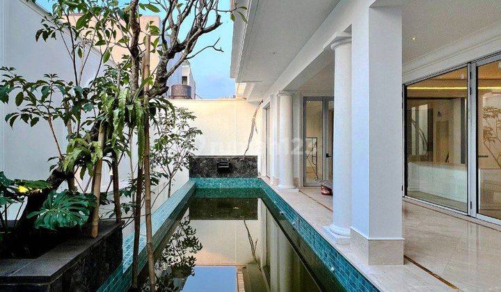 Dijual Rumah Baru Modern Classic 3 Lantai di Kebayoran Baru 1