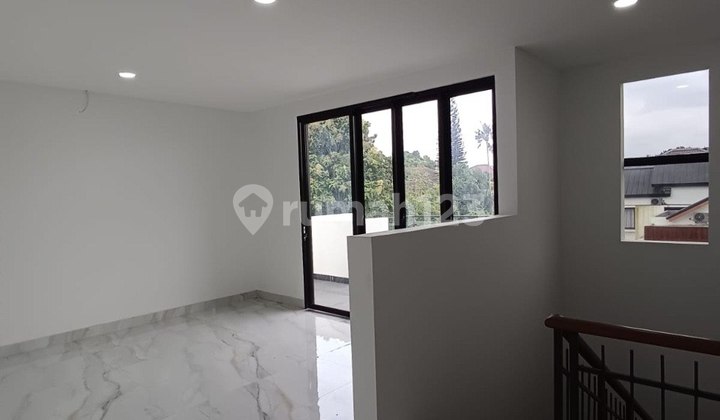 New Modern Tropical House in East Cilandak 2