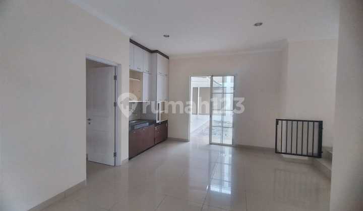 Disewakan Rumah ada Kitchen Set di Cluster Europe Green Lake City 2