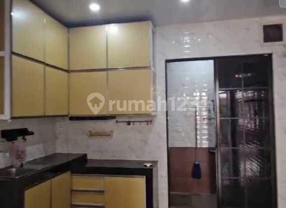 Dijual Rumah Ada Kitchen Sett Cluster East Asia di Green Lake City