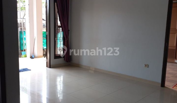 Di Jual Cepat Rumah 2 LT. Di Ciputat 2