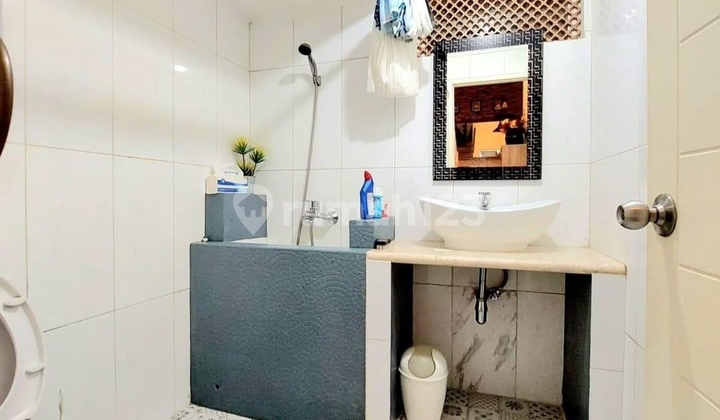 Sell Ready-to-Occupy Corner House in Bintaro Sector 7 2