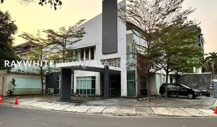 Rumah cocok untuk Kantor dan Restor Area Dharmawangsa Kebayoran Baru 1