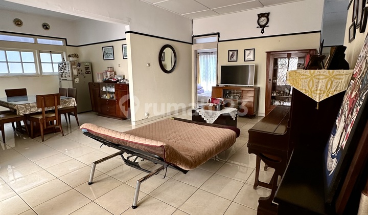 RUMAH ASRI DENGAN HALAMAN LUAS CILANDAK, JAKARTA SELATAN 2