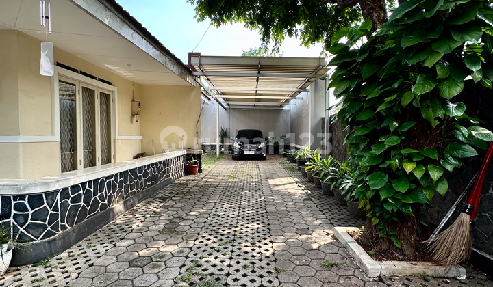 RUMAH ASRI DENGAN HALAMAN LUAS CILANDAK, JAKARTA SELATAN