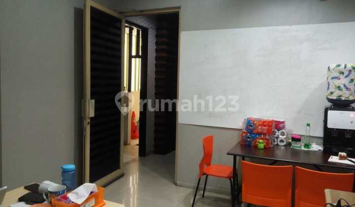 SHOPHOUSE IN KELAPA GADING, STRATEGIC LOCATION, SUITABLE FOR OFFICE, COURSES, CLINIC