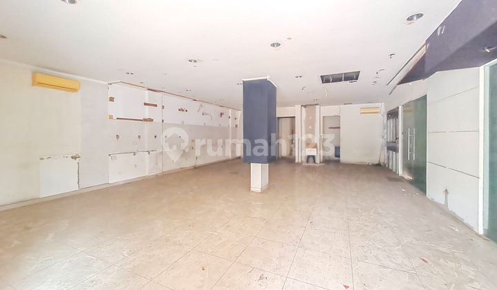 JOINED SHOPHOUSE IN A STRATEGIC LOCATION IN TEBET, NEAR SAHARJO, KUNINGAN, SUITABLE FOR A CAFE, SHOWROOM, BANK OFFICE JOINED SHOPHOUSE IN A STRATEGIC LOCATION IN TEBET, NEAR SAHARJO, KUNINGAN, SUITABLE FOR A CAFE, SHOWROOM, BANK OFFICE