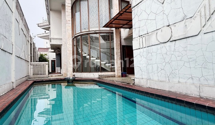 RUMAH SEMI FURNISH DALAM TOWN HOUSE DI KEBAYORAN LAMA  JAKARTA SELATAN