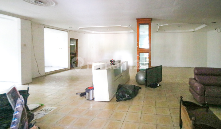 Spacious House in a Comfortable Cluster in Kelapa Gading, Near Sunter, JGC.